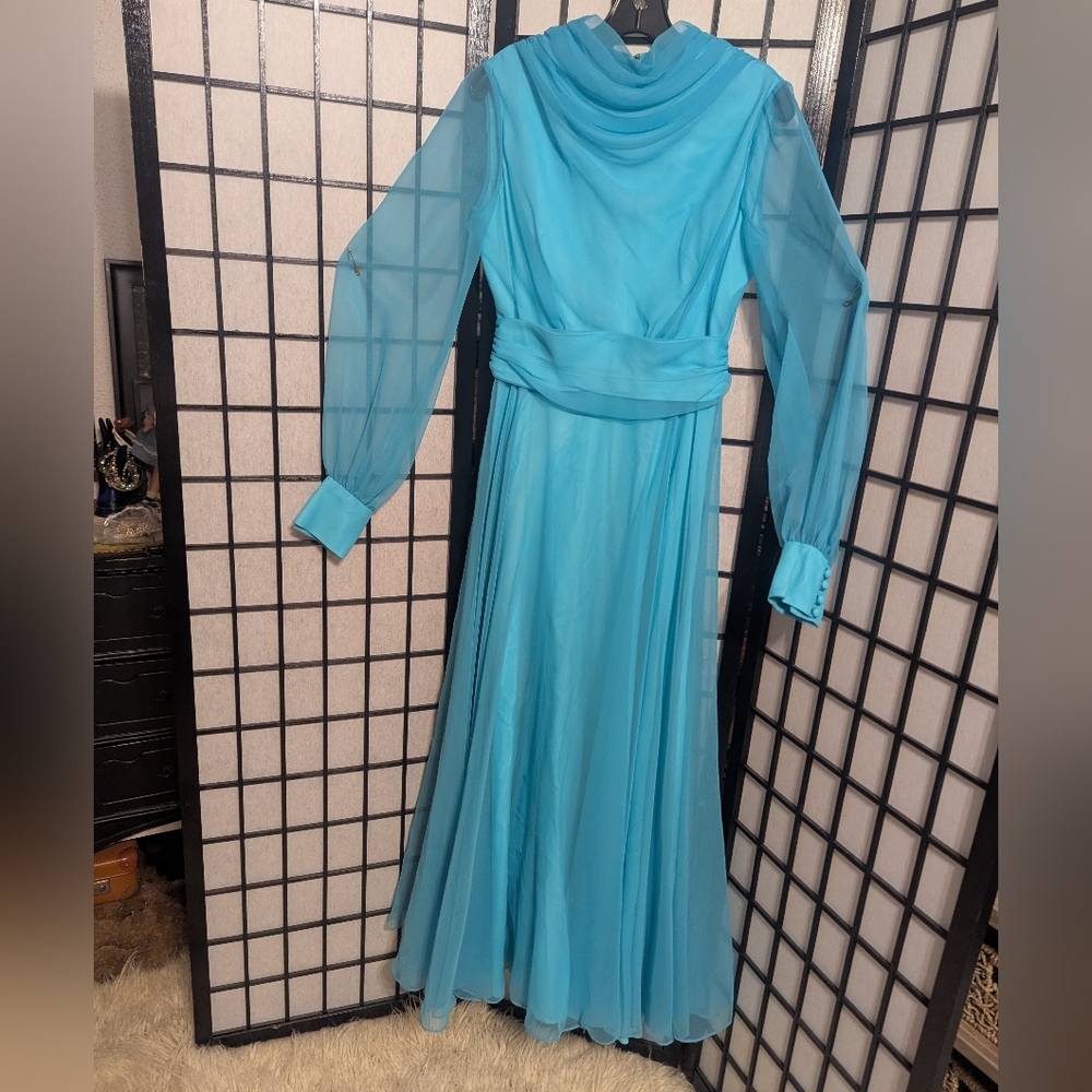 Vintage 1960s aqua Blue Chiffon Gown Layered Neck Back‎ Zip PARUES FEINSTEIN